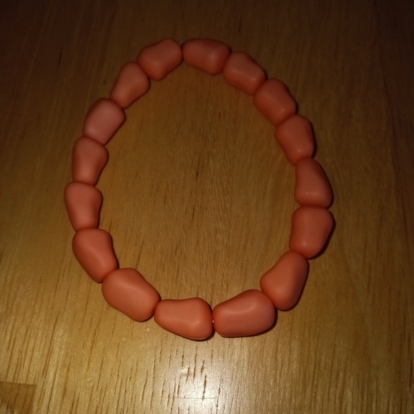 New coral beaded clay statement bracelet - Picture 2 of 2